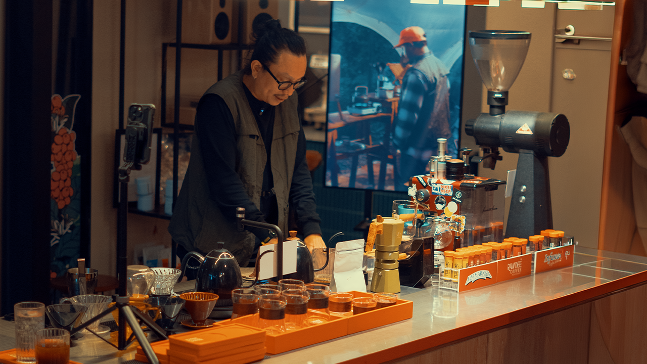 Kopi Buatan Sendiri, di Rawdee Coffeehouse